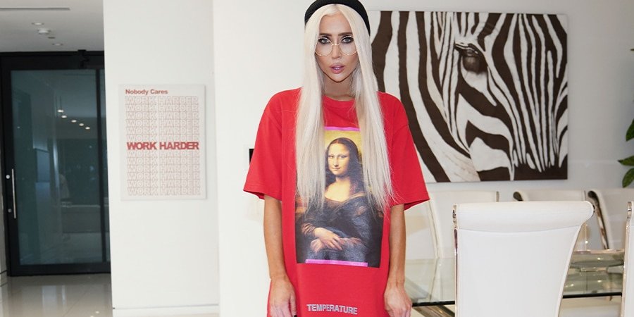 Saint Nikole wearing a Mona Lisa t-shirt