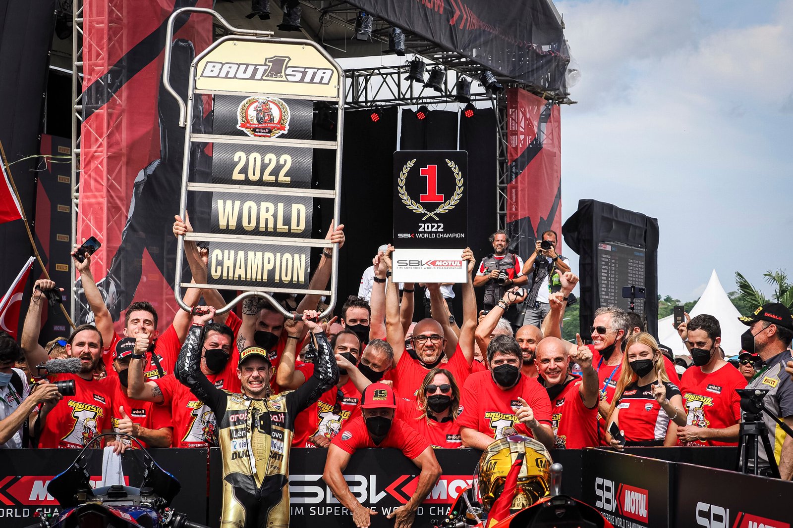 Aruba.it Racing Victory - Team Ducati: Alvaro Bautista is Superbike World Champion!