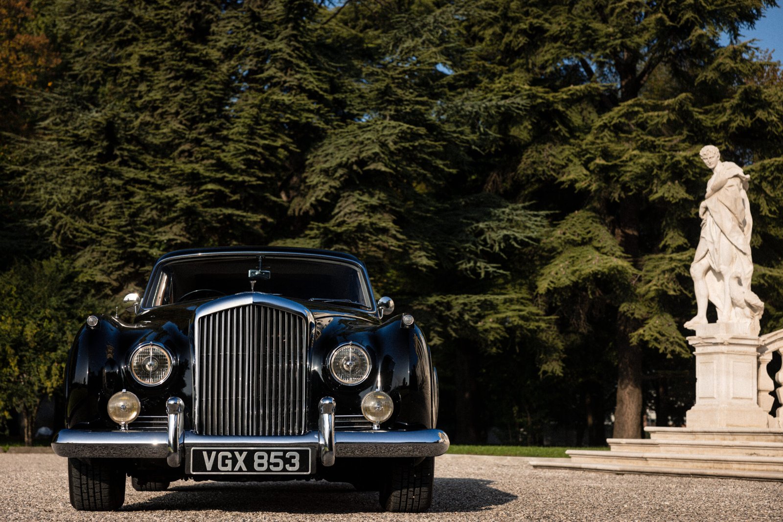 BENTLEY CELEBRATES PAST AND PRESENT AT EUROPE’S BIGGEST VINTAGE CAR MARKET