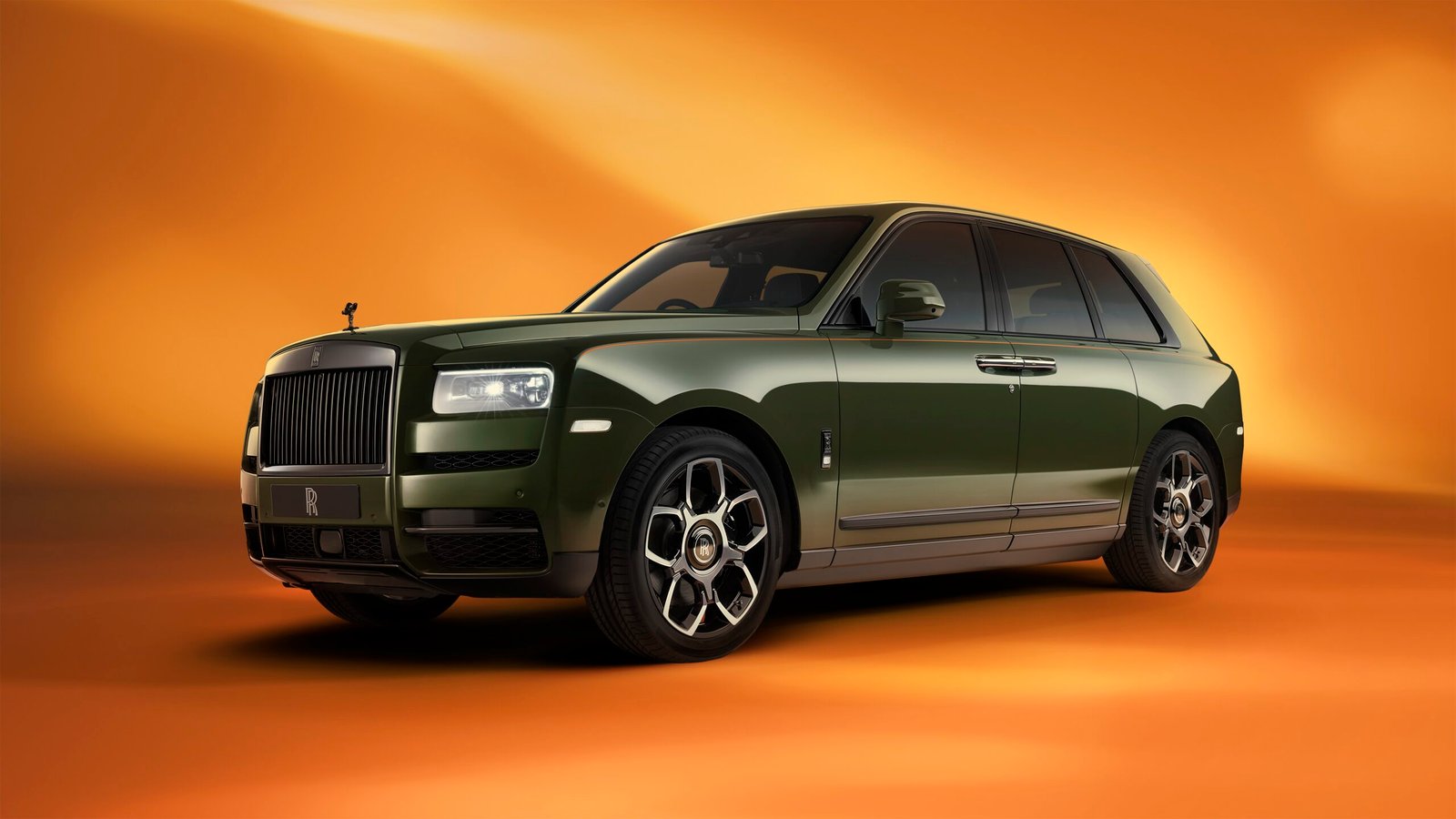 CULLINAN INSPIRED BY FASHION: PRÊT-À-PORTER COLLECTION BY THE HOUSE OF ROLLS-ROYCE