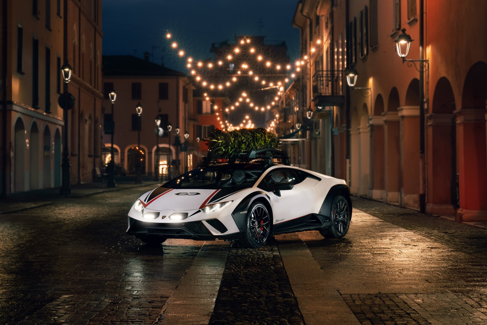 Automobili Lamborghini wishes Happy Holidays with a new video